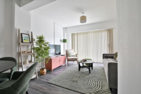 Amber Vista 2 Bedroom Apartments- Supermarket, Coffee Shop, Restaurants & Parking Below